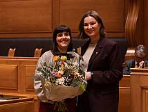 Die Präsidentin gratuliert der neu gewählten 2. Vizepräsidentin Barbara Keller