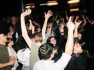 Die Gäste beim Tanzen