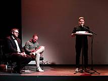 Tom Berger, Brian Ruchti hören zu und Bruno Steiner hält seine Ansprache