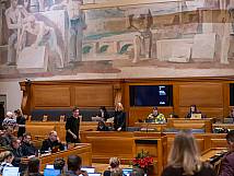 Aufnahme des Grossratssaals während der laufenden Stadtratssitzung.