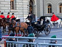 Eintreffen mit der Stadtratskutsche vor dem Bundeshaus
